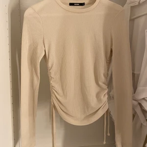 Topp XS - Topp från bikbok. Ljus rosa/ beige. 