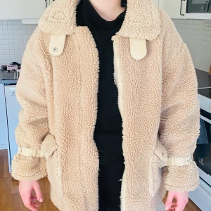 Teddy jacka - Jacka från missguided. Oanvänd.