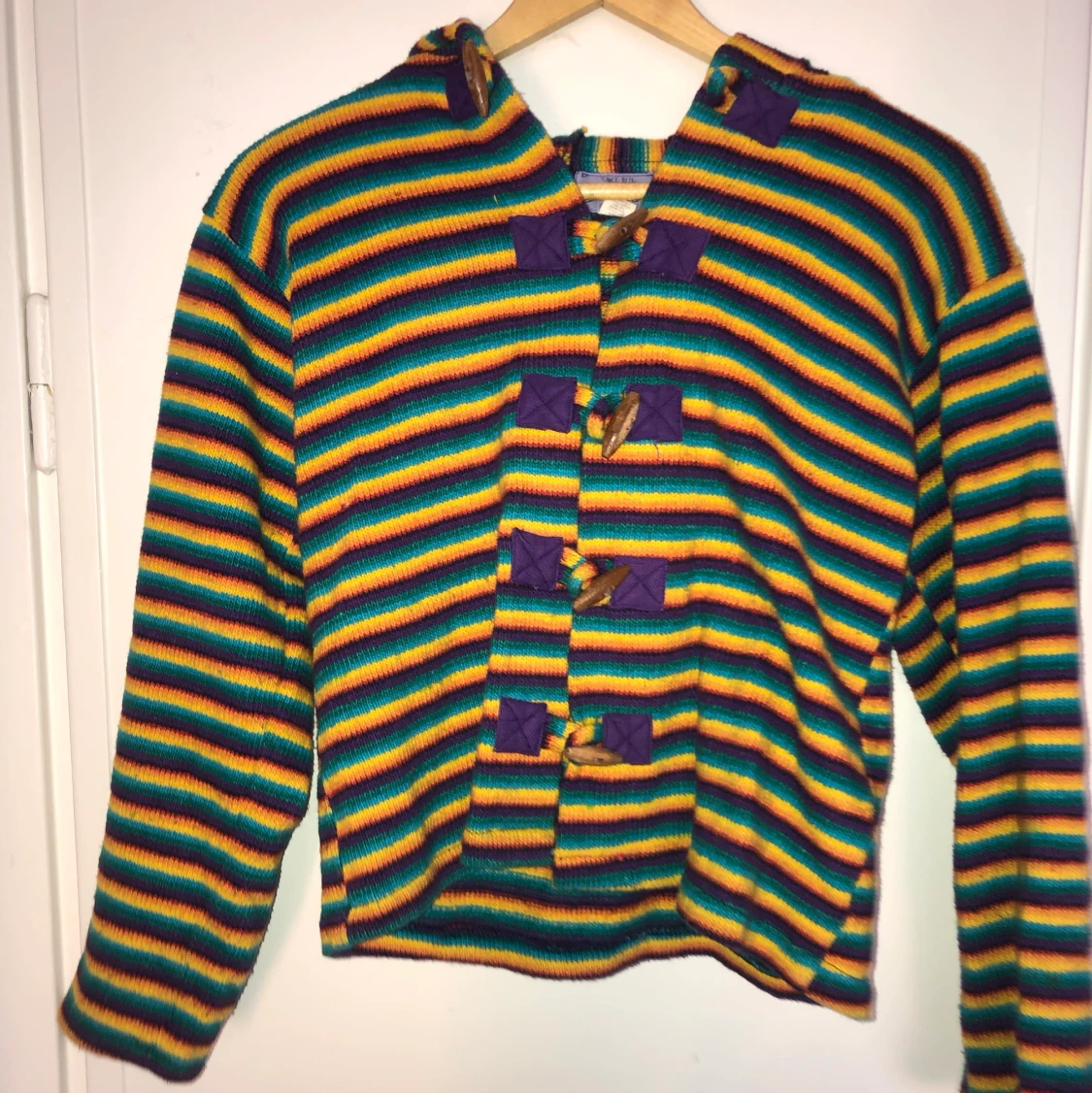 Färglad hippiekofta