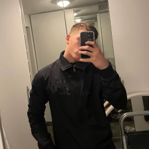 Peak Performance coastal jacka svart - Storlek M, väldigt bra skick, knappt använd, perfekt vårjacka, stilren