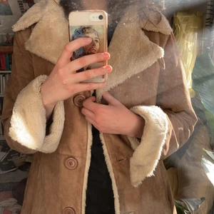 Jacka - Mysig jacka, thriftad o knappt använd! Köpt på second hand för 300 :) 