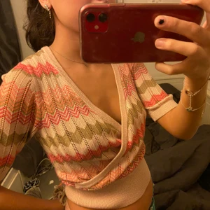 Rosa topp💗 - Säljer denna superfina och väldigt trendiga rosa toppen från Lindex💞💗💕 använd en gång så toppskick!!! ⭐️ Högsta bud:320 (frakt ingår EJ)    