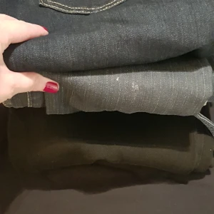 3 par Jeans Svarta Storlek 40 Blå 42 Italia Storlek S - Helt Nya