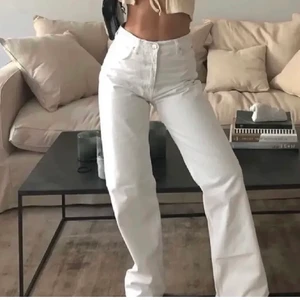 Zara jeans - Säljer mina xara 90s full lenght jeans i storlek 34 för mer bilder och information kontakta 