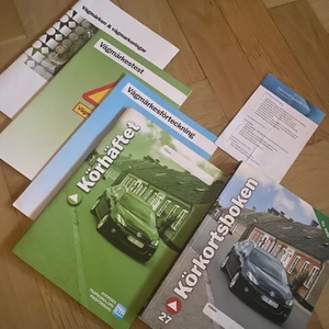 Körkortsboken  - Fem olika böcker för att plugga körkortsteori! Texter, frågor, bilder, plugghäfte, vägmärken och hela säkerhetskontrollen såklart! Skrivboken och checklistan är inte skrivna i. Så allt är som nytt! Allt sammanlagt nytt kostar runt 700kr. Jag säljer för 250 inklusive frakt! 