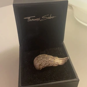Thomas Sabo Angelwing - Säljer denna extremt fina ringen från thomas sabo då jag ej använder den och den är helt slut såld överallt! Nypris 2500kr  🧚🏼💗⭐️