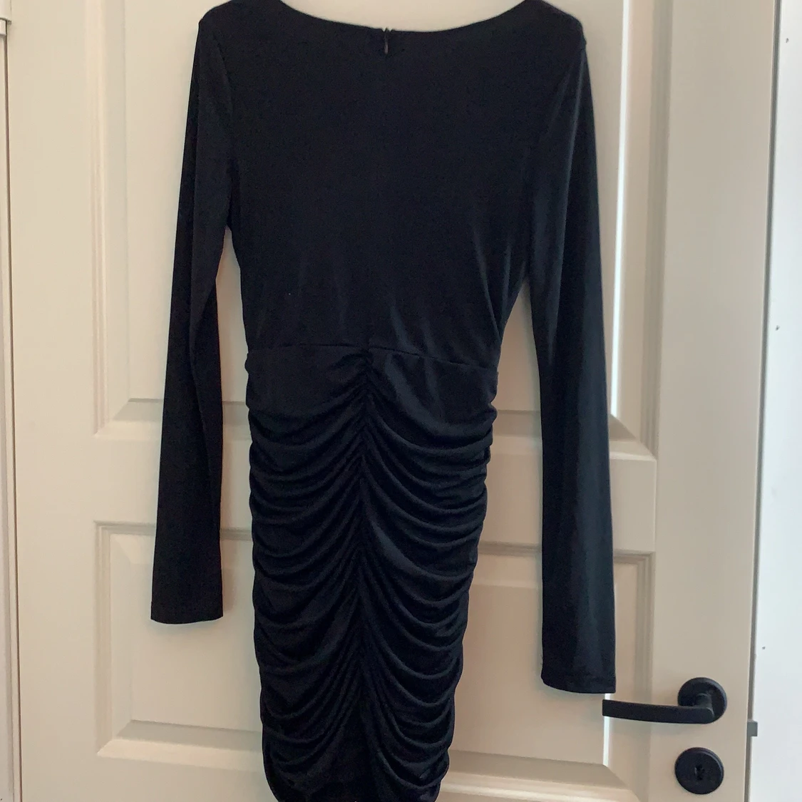 Svart omlottklänning - 91