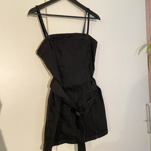 Klänning 150kr storlek M - Fin klänning från HM, aldrig använd.