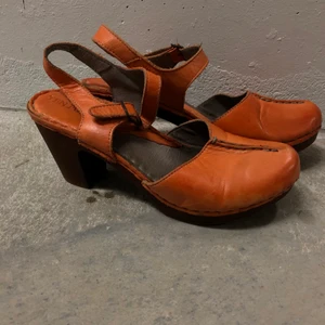 Träklackskor  - Såå sköna Träklackskor från tenpoints🤍 använt/okej skick. Frakt tillkommer och kan variera 