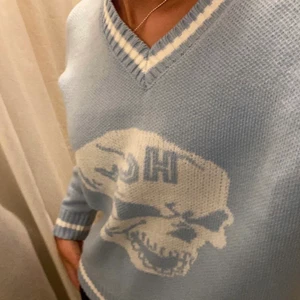 HCW tröja - Skit snygg HCW tröja i storlek Small, obs fake, köparen står för frakten 💕💕