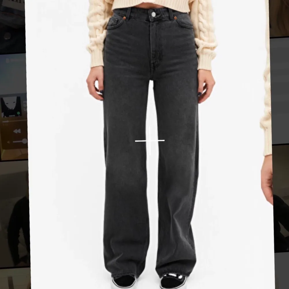 Säljer mina Yoko jeans från monki då dom inte används längre, perfekta i längden för mig som är 168, frakt tillkommer 💖. Jeans & Byxor.