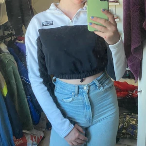 Adidas tröja - Går att dra åt i midjan, nypris 600 nästan oanvänd