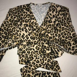 NLY TREND.  - Inga fläckar använd en till två gånger nästan helt ny, och skönt material 