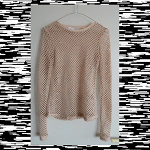 Beige nättröja - Beige nättröja, riktigt cool under något eller över en bralette eller liknande. I princip oanvänd 🖤