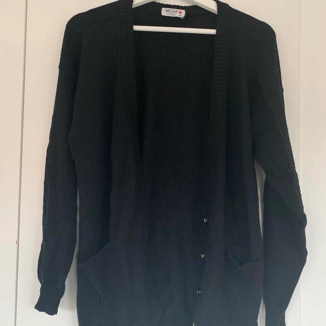 Stickad svart kofta  - 90