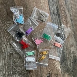 Air Force 1 Badge! - Säljer en massa airforce 1 badges i flera olika färger som du kan sätta på dina Air forces för o få de lite mer unika o matcha dina outfits! Finns även flera andra skoacessoarer som ni ser på andra bilden! Som snören o crease skydd! Har massa i lager!