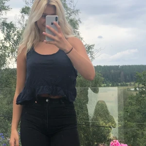  hollister linne med snygg rygg - Jätte fint hollister linne som inte längre går att få tag i. Köpt för 299