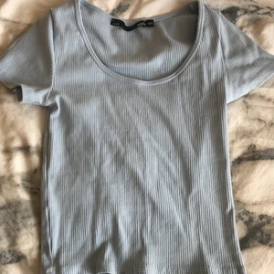 Är bra - En bra tröja som inte används som passar till alt den passar alla i storken +frakt