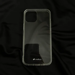 Skal till iPhone 12 Pro Max - Superfint skal från Melkco till iPhone 12 Pro Max som tyvärr aldrig kommit till användning då jag har ett annat genomskinligt skal. Helt oanvänt. 