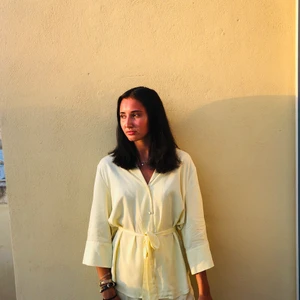 Gult set från Lindex  - Helt underbart gult set från Lindex💛 stl 36 i shortsen/M i skjortan. Lite skrynkligt nu när de legat nerpackat i gaderoben, men inget en steamer/strykjärn kan fixa ☺️Köparen står för frakten 