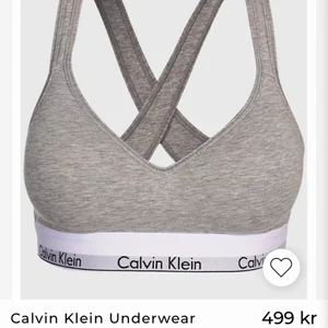 Calvin Klein bh XS - Säljer denna fina bh pga att den är förliten🙁. Användigt 3 gånger typ och köpt för 3v sedan✨ Tvättas innan den skickas ✨ skriv gärna om ni vill ha bilder🌸