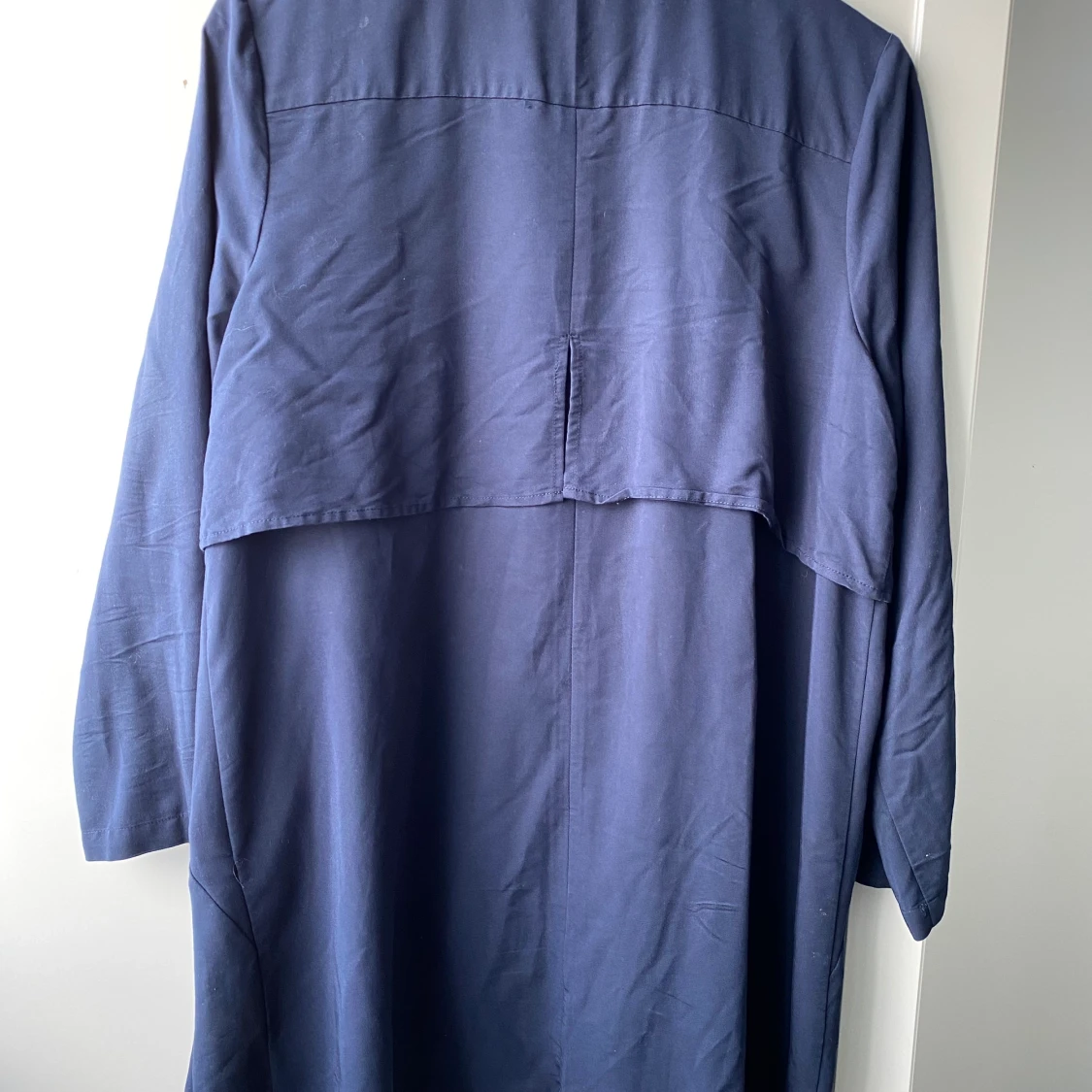 Mörkblå trenchcoat strl 40 - 90