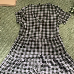 Dress - Klänning från HM, storlek 40, har använt den några gånger men ser helt ny ut