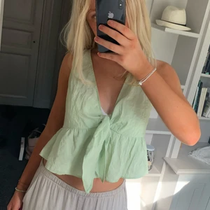 Zara topp💘💘 - Så himla söt topp från zara!! Helt NY OCH SLUTSÅLD!!!💘💘💘kan posta men köparen står för frakt! (Vid flera intresserade kör jag budgivning) 