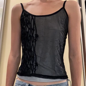 Linne - Ett litet linne, står storlek m men är mer åt small eller t.o.m. xs.