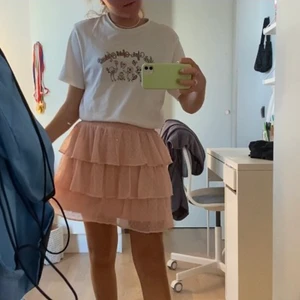 Kjol - Fin rosa kjol från Lindex. Använd en gång!💕💕Den är i storlek 168-174 men skulle säga att den passar S