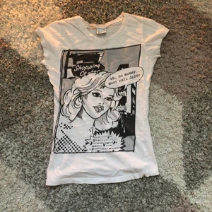 En vit tröja  - Skickar genom post, men kan även mötas!