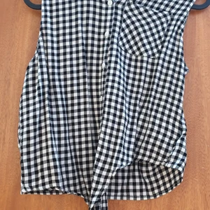 Vit/svart skörta  - Jättefin vit/svart skötta köpte den i h&m kids