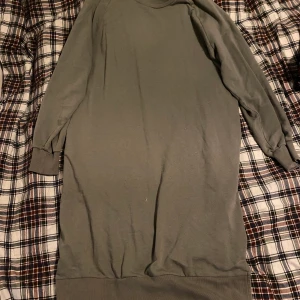 Grön lössitande kläning - En skön grön lös sittande kläning