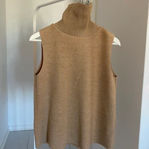 Beige Zara tröja - Beige Zara tröja med polo🥰