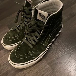 Höga vans - Gröna höga vans i storlek 39 använda typ 6 gånger, säljer för dom inte kommer till användning💕