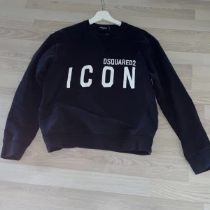 Icon Dsquared2  - Hej! Säljer nu min Icon tröja då den inte passar på mig! Cond 9/10