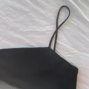 Body från BikBok - Säljer nu denna helt oanvända bodyn från BikBok. Jättefin men kommer tyvärr inte till användning! Storlek xs men stretchig. Nypris 299:- Mitt pris 40:- INKLUSIVE frakt!