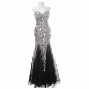 Balklänning - Super fin balklänning som jag köpte på Sellpy men säljer nu vidare då jag har en annan. Den är i jätte bra skick och bara använd en gång enligt Sellpy.💗 Klänningen har ett släp som är cirka 60 cm långt. Nypris är över 2 000kr. Skriv för fler bilder☺️