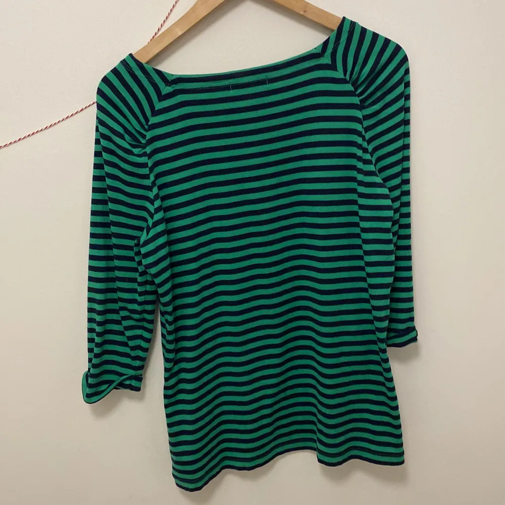 Grön/svart Hampton republic tröja, är storlek L men passar som en S.. Hoodies.