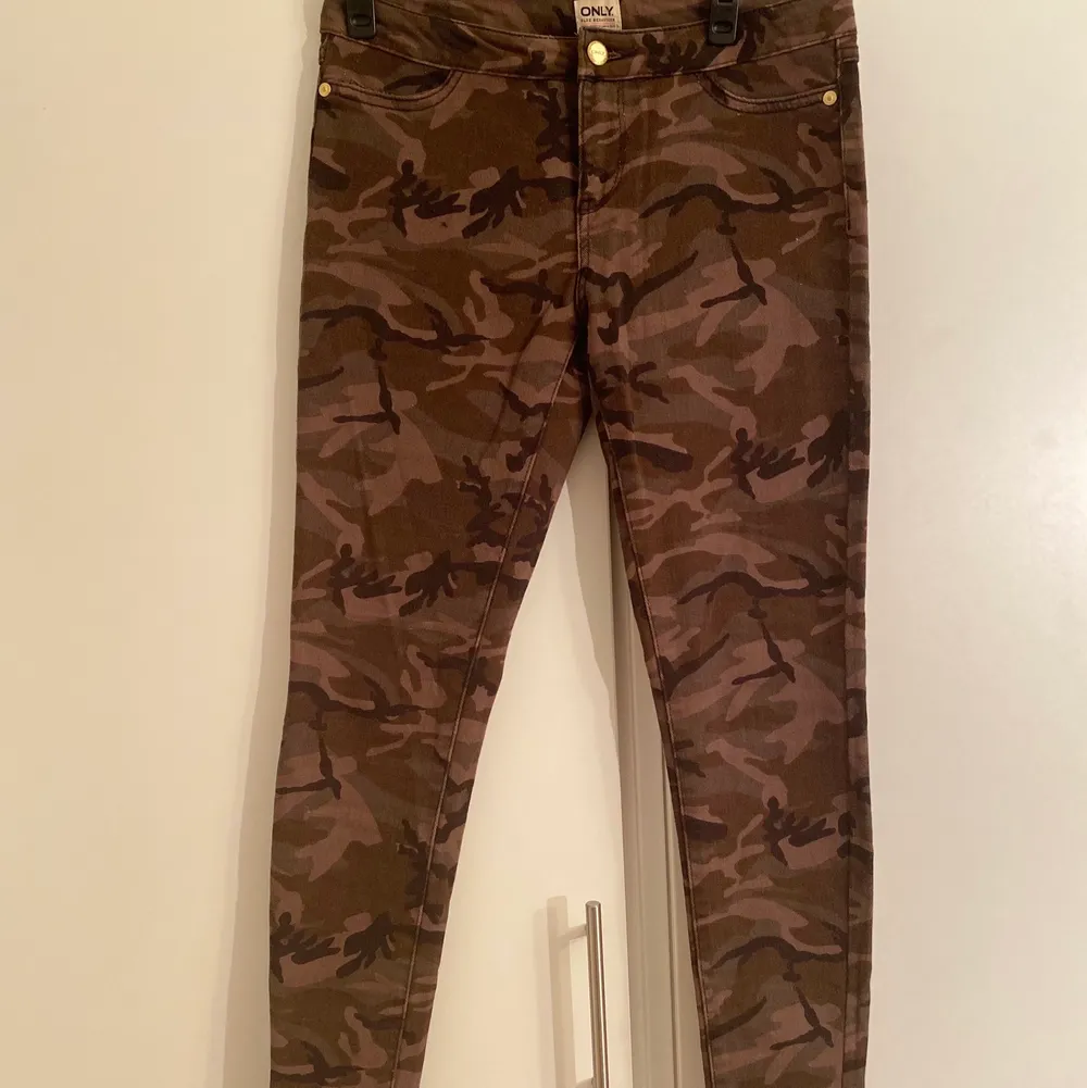 Militär jeans tajta och snygga jeans i storlek XS/S används 1-2 ggr. Jeans & Byxor.