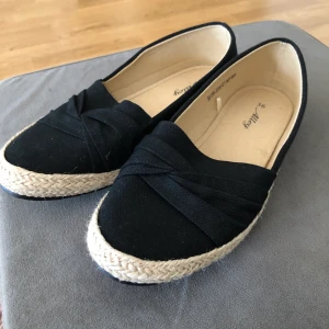 Sommar skor - Köpt förra året men aldrig använda, jätte fina skor till sommaren 