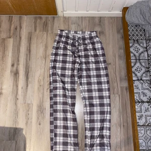 Rutiga pyjamasbyxor  - Oanvända rutiga pyjamasbyxor