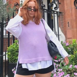 Stickad väst från Forever 21  - Knappt använd i fint skick! 