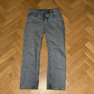 Light Blue Jeans  - Dessa jeans är i voyage modellen, och dem är i hyfsat bra skick.