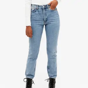 Jättesnygga jeans från Monki i strl 24. Superfint skick men säljer då jag inte får någon användning av dem längre. 