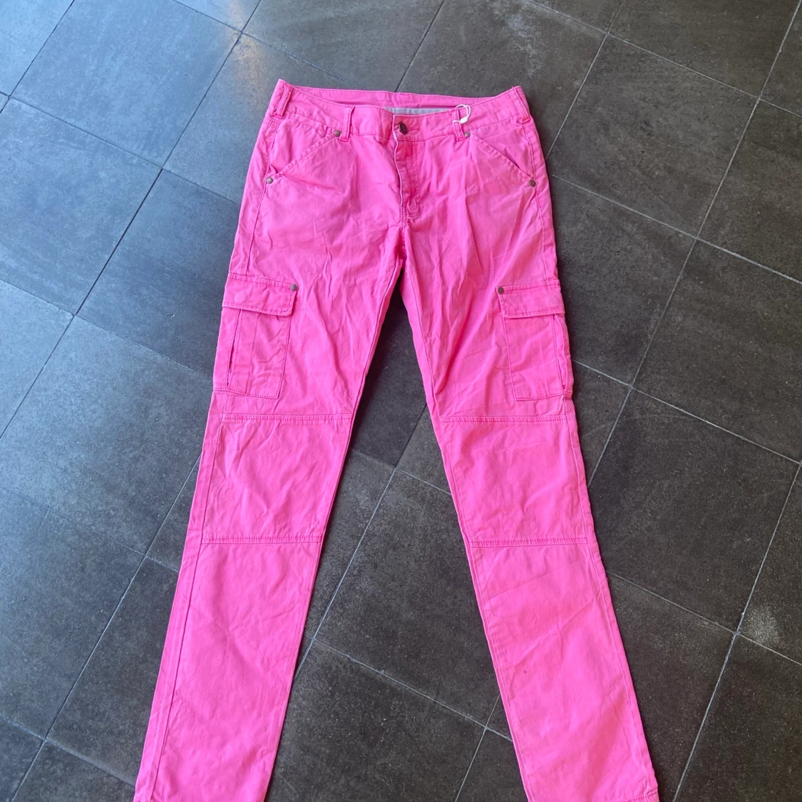 Lågmidjade rosa cargopants M  - 91