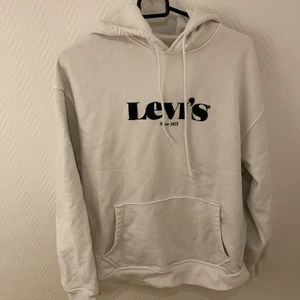 Levis hoodie strl S - Levis hoodie i strl s, passar även xs. Bra skick. Nypris 799.