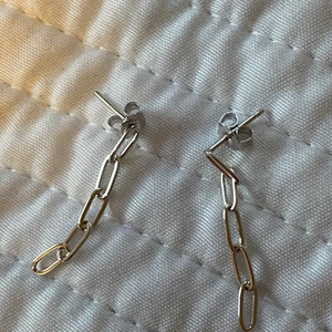 Silverkedja örhängen - Superfina örhängen med silverkedjor! Köpta från Zalando för 300 kr <3