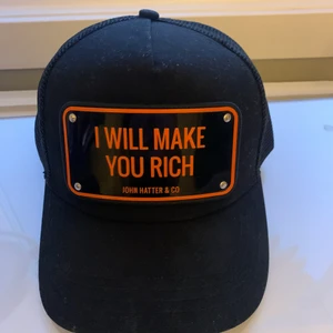 I will make you rich keps - nästan helt oanvänd keps från John Hatter & CO. Inga fläckar eller slitningar, dock försvann boxen i flytten.