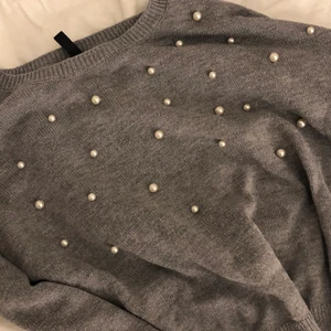 Långärmad tröja  - En tröja från hm är storlek L men passar mig som har S💗 plus frakt